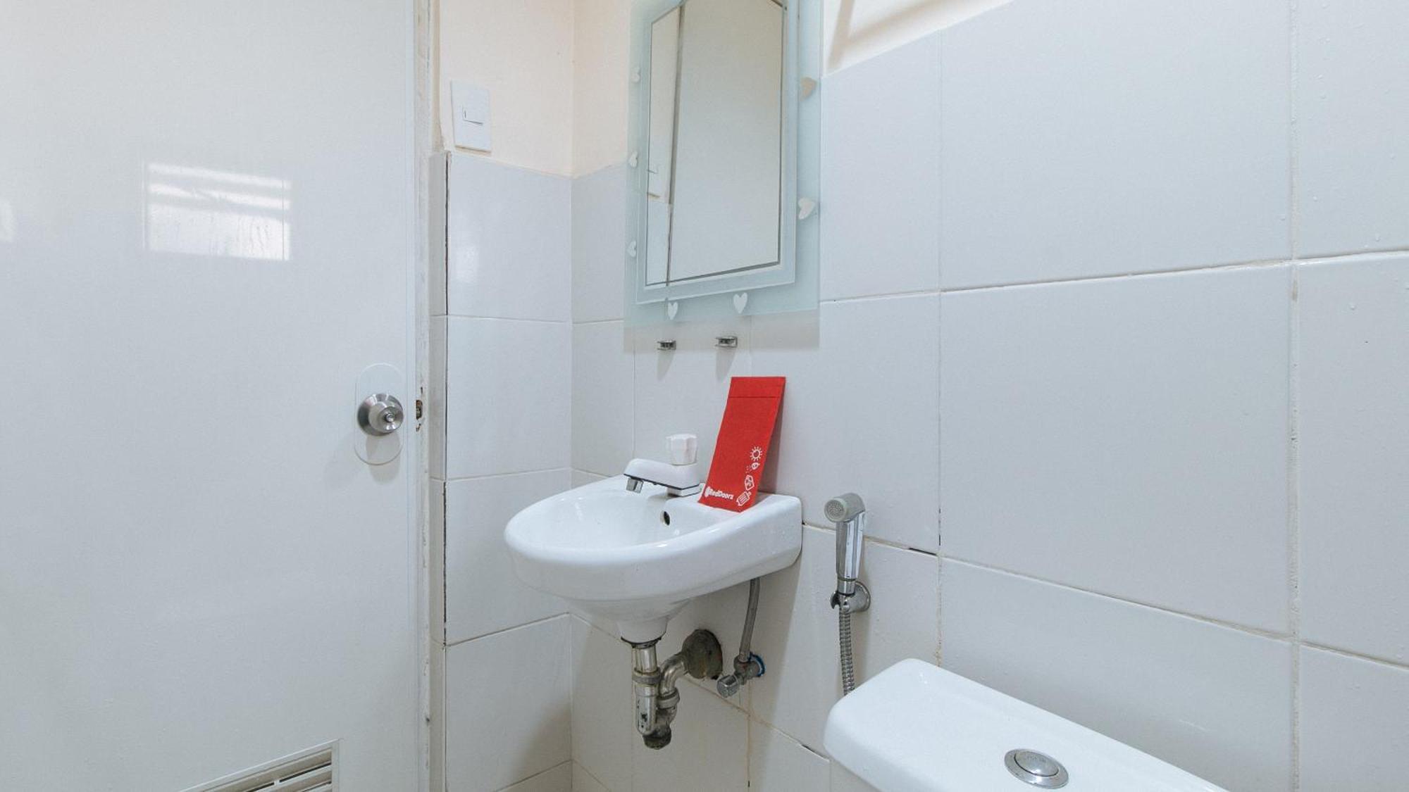 Reddoorz At V-Cat Apartelle Sampaloc Manila Dış mekan fotoğraf