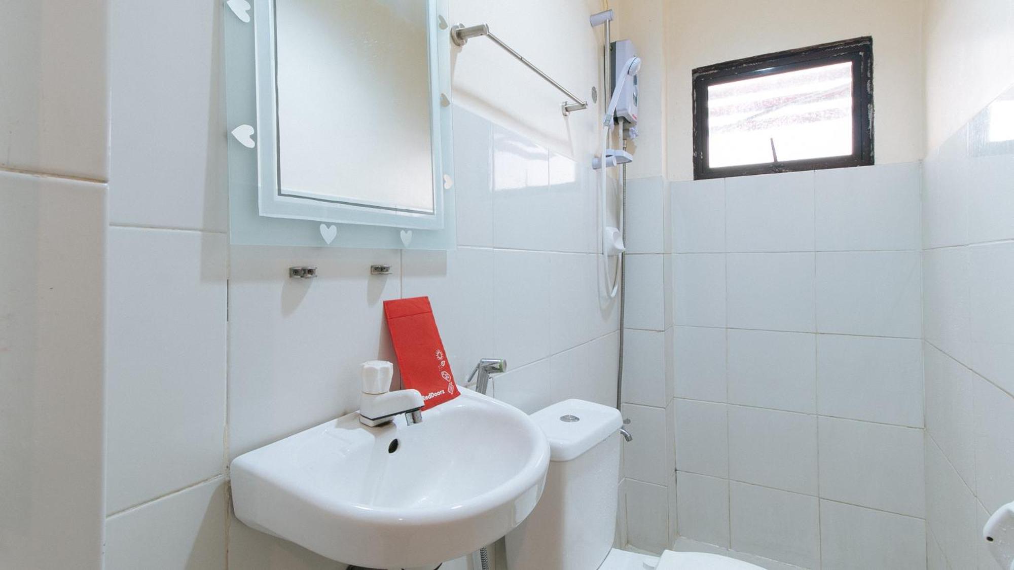 Reddoorz At V-Cat Apartelle Sampaloc Manila Dış mekan fotoğraf
