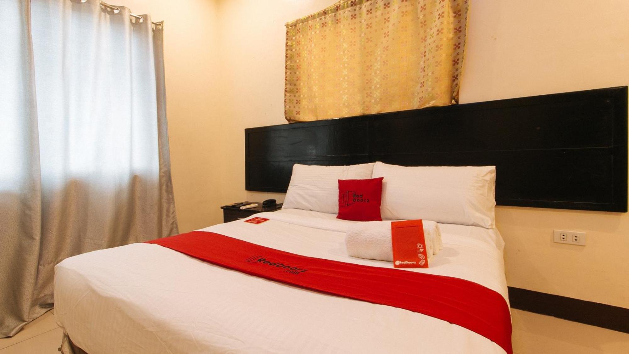 Reddoorz At V-Cat Apartelle Sampaloc Manila Dış mekan fotoğraf
